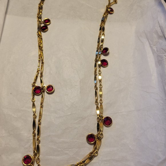 Beautiful Vintage Red and Gold Tone Necklace with red Cabochons - Picture 3 of 4